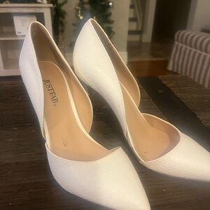 JustFab White Crocodile Print Pumps | Formal Footwear | Size 9